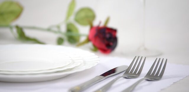 フォークとナイフとバラ